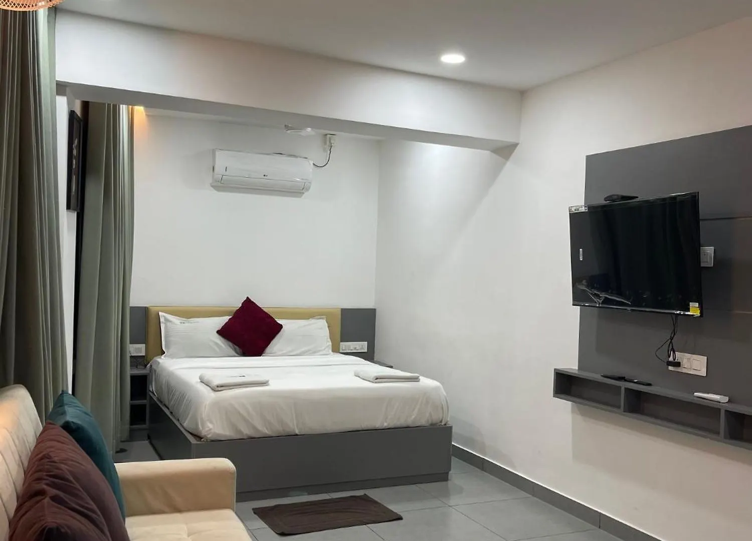 Hotel Pk Residency Thiruvananthapuram 5*,